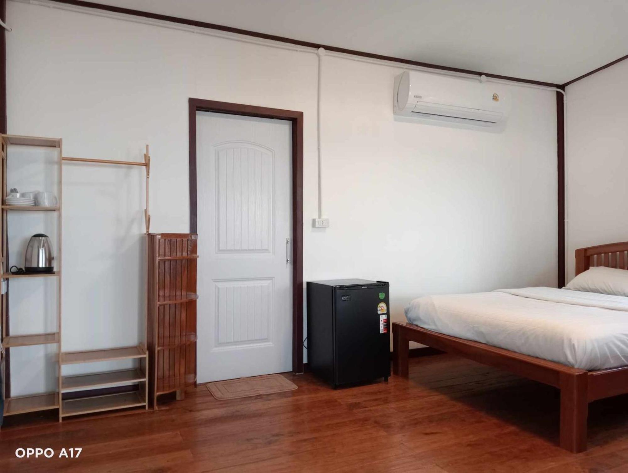 Koh Ngai Seafood Hotel Room photo