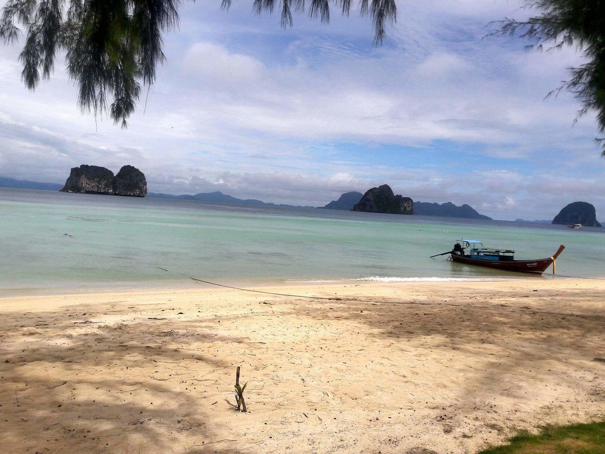 Koh Ngai Seafood Hotel Exterior photo